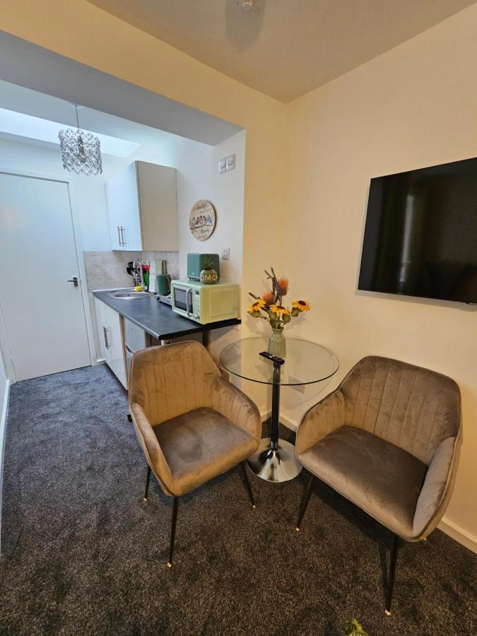 Luxury Apartment *